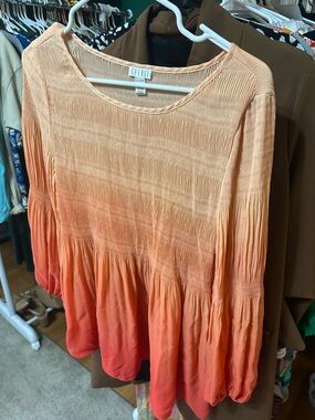 Women's Ombre Peach-to-Coral Peasant Top